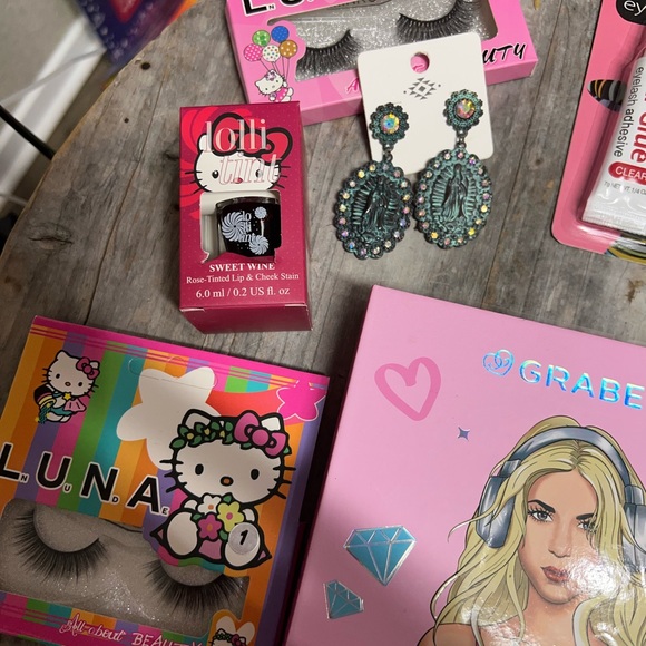 Eyeshadow Bundle - Picture 6 of 6